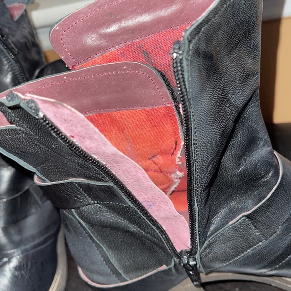 Boots - Picture 4 of 7